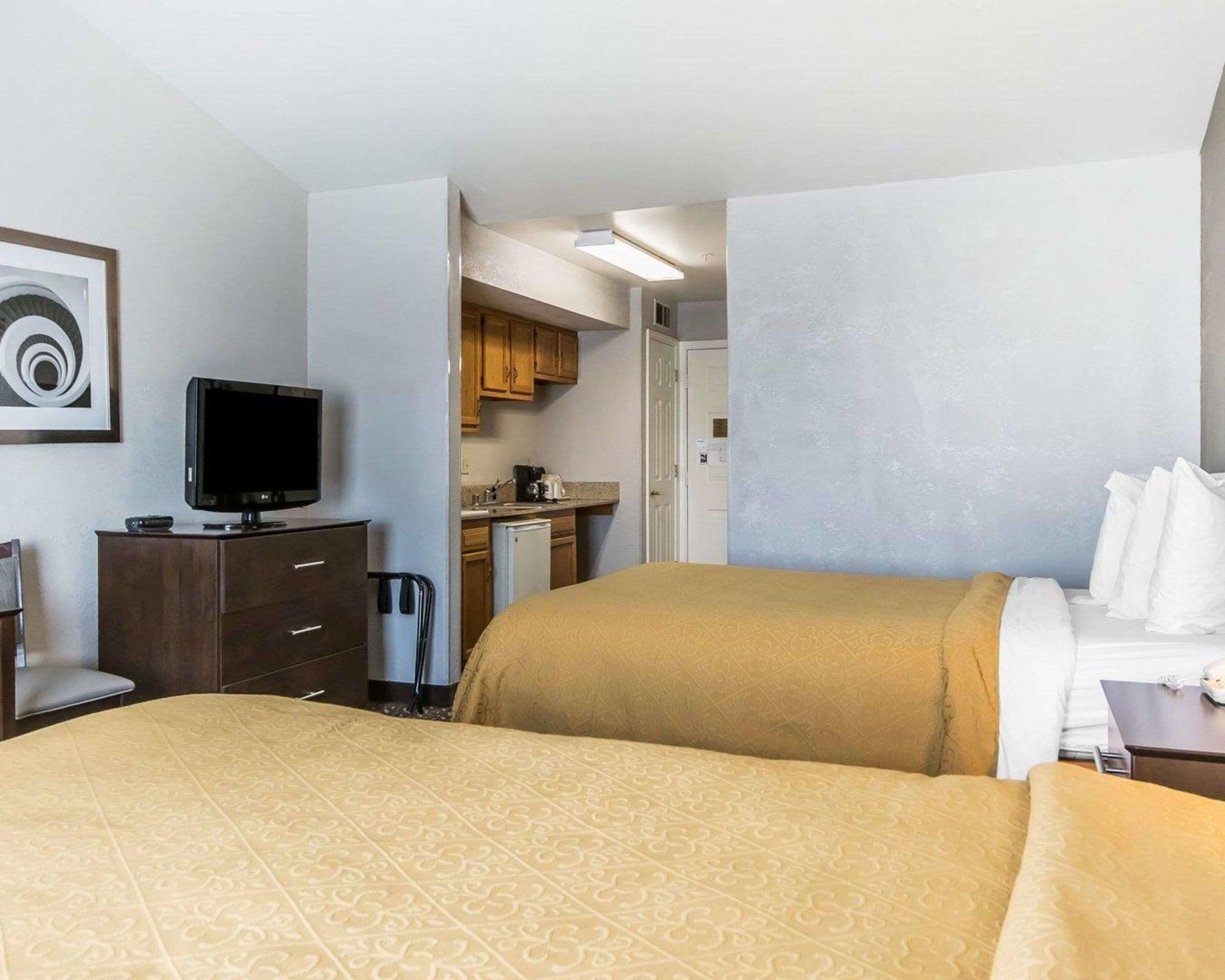 Quality & University-airport Hotel 3*