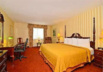 Quality & University-airport 3* Louisville