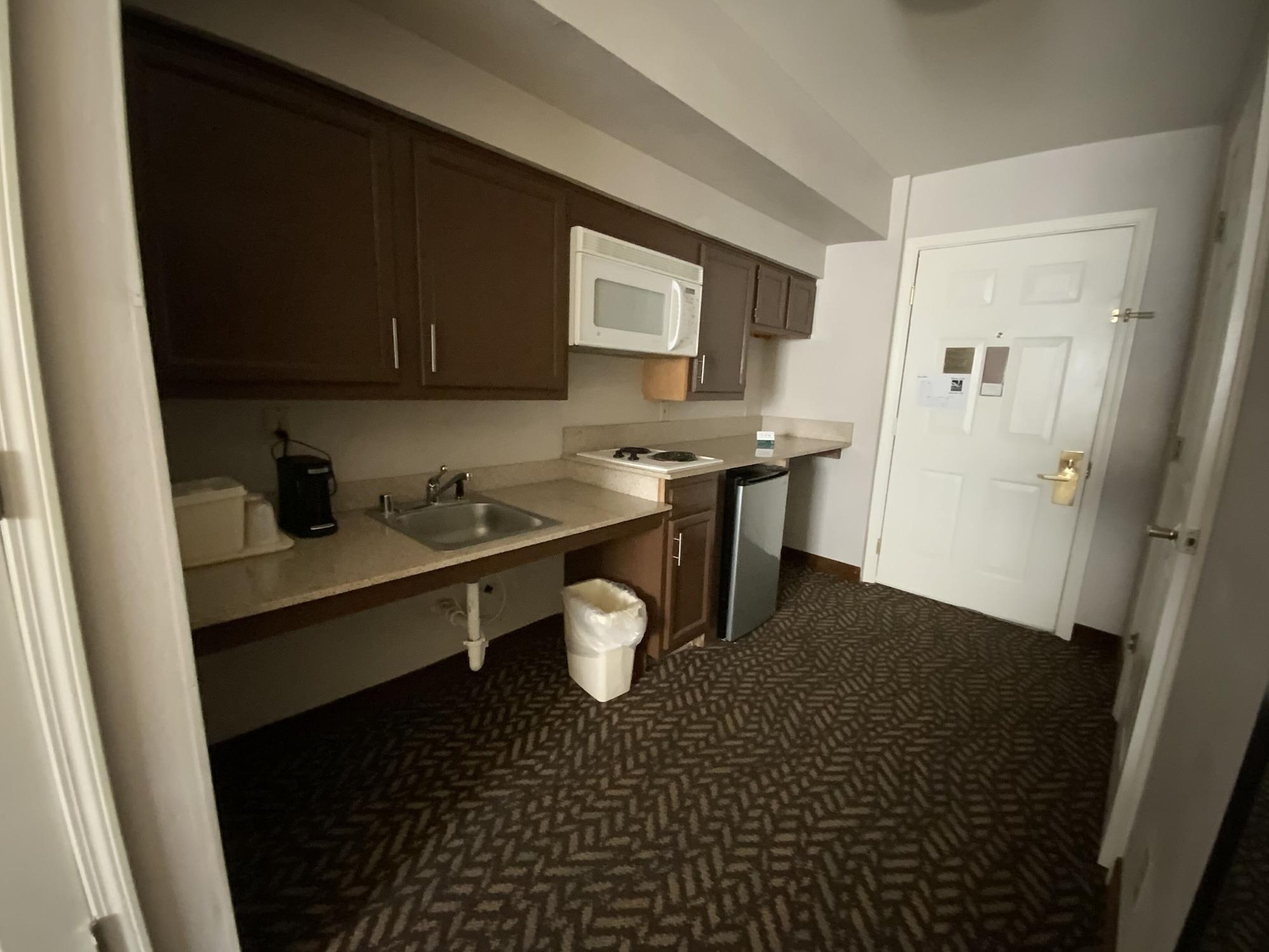 Quality & University-airport Hotel 3*