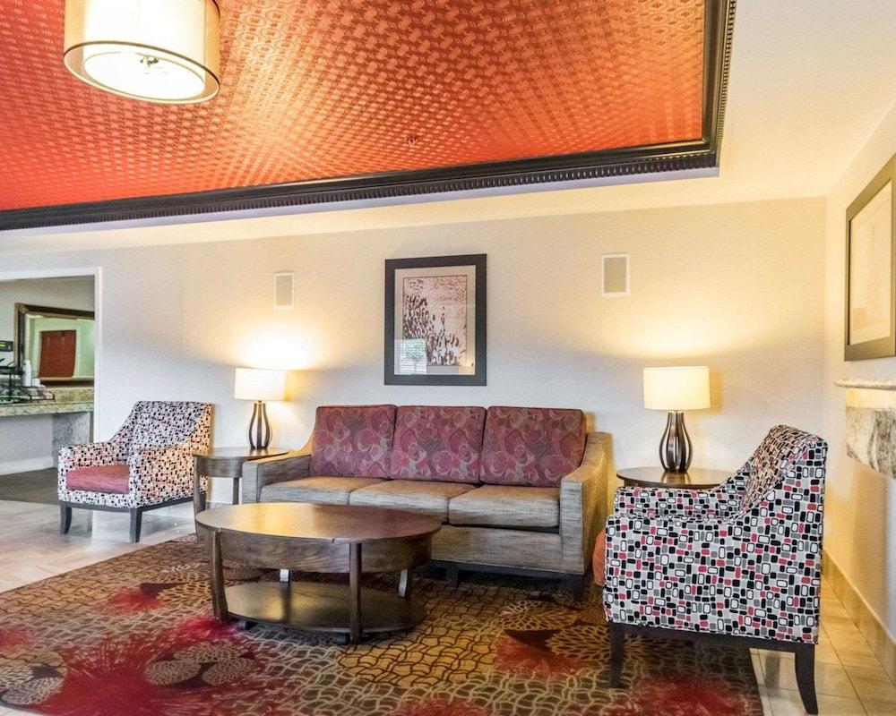 Hotel Quality & University-airport 3*